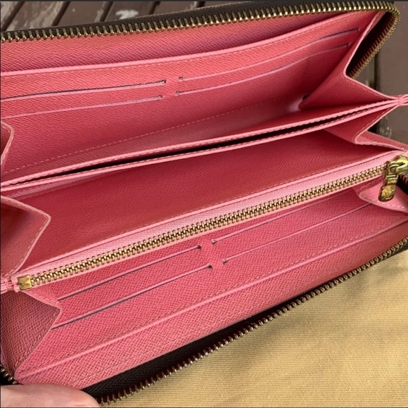 💯% Authentic Louis Vuitton Monogram Zip Wallet - Picture 10 of 16